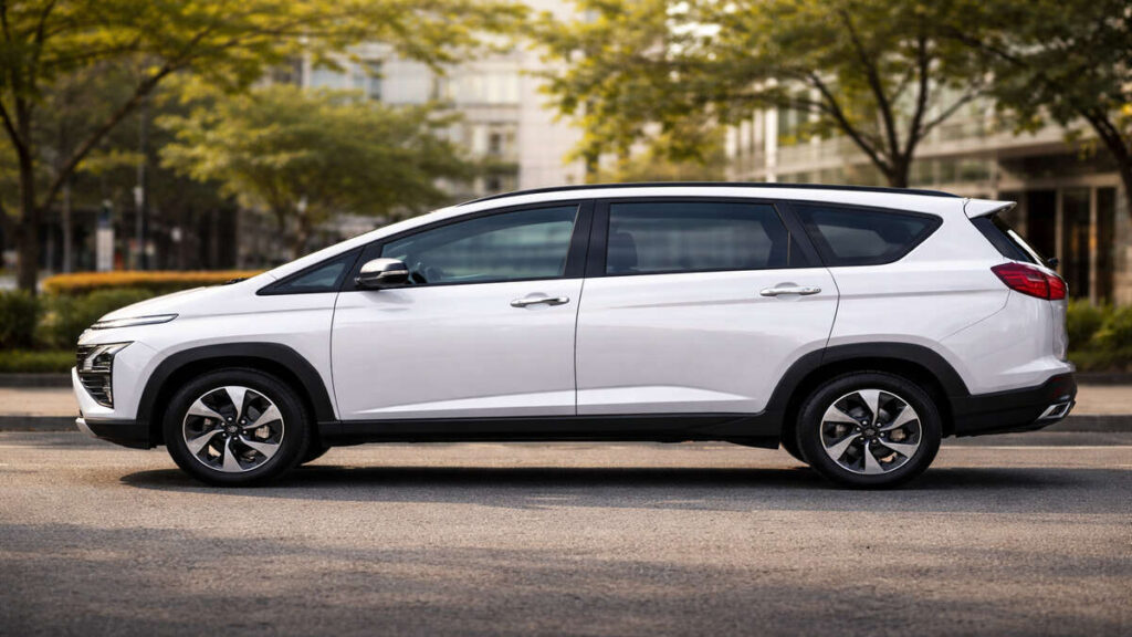 Hyundai Stargazer Side Profile White