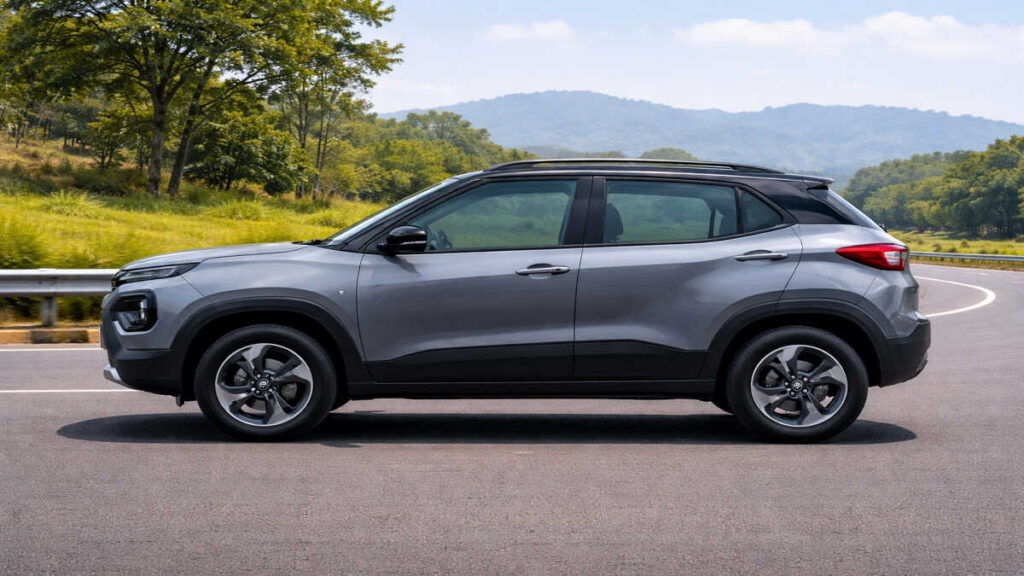 Tata Punch Facelift Daytona Grey side profile view